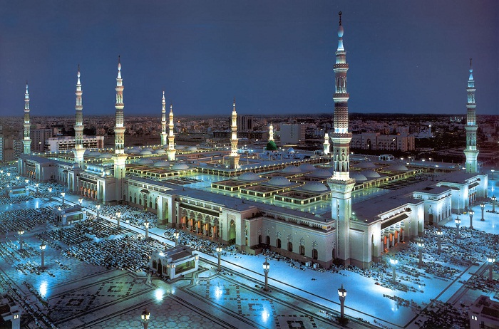 http://photographyinspired.com/30-eye-catching-photos-of-makkah-and-madina.php