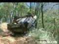 Jeep rollt Berg runter